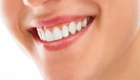 Zistite viac o interpretácii sna o bielych zuboch podľa Ibn Sirina
