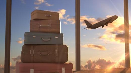 इब्न सिरिन द्वारा एक सपने में एक यात्रा बैग की व्याख्या और कपड़ों से युक्त एक यात्रा बैग के बारे में एक सपने की व्याख्या सीखें