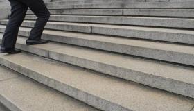 Ի՞նչ է մեկնաբանում Իբն Սիրինը երազում աստիճաններով բարձրանալու խորհրդանիշը: