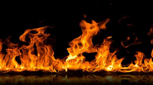 Mikä on tulkinta Ibn Sirinin unelmasta palavasta tulesta?