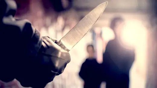 इब्न सिरिन द्वारा सपने में चाकू से हत्या करने की व्याख्या के बारे में जानें