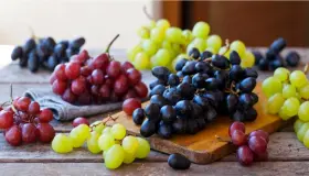 أهم 100 تفسير رؤية أكل العنب في المنام لابن سيرين