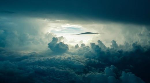 Jaký je výklad vidění bílých mraků ve snu od Ibn Sirina?