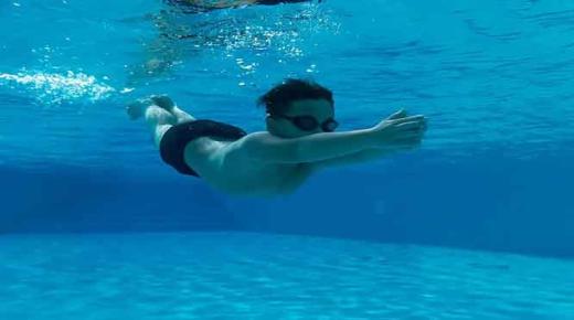 تفسير حلم السباحة في البحر لابن سيرين