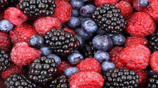 Izvo zvinoshamisa 10 zviratidzo zvekududzirwa kwechiroto nezvema berries, svika pakuziva